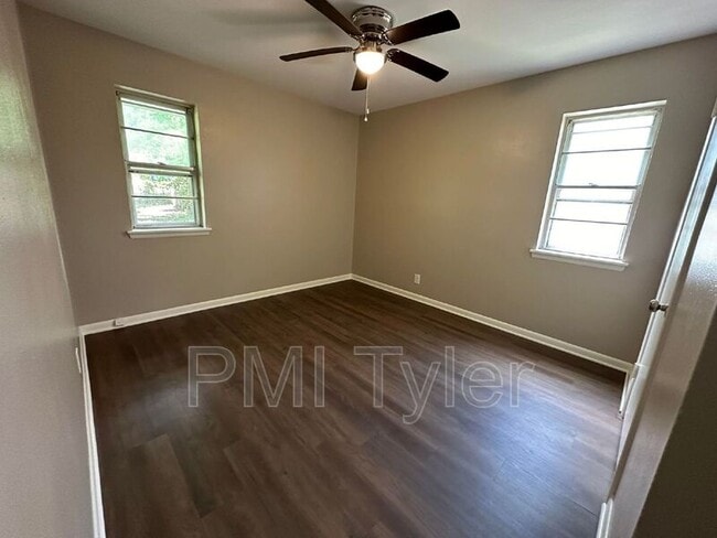 Building Photo - 2007 Bradshaw Dr