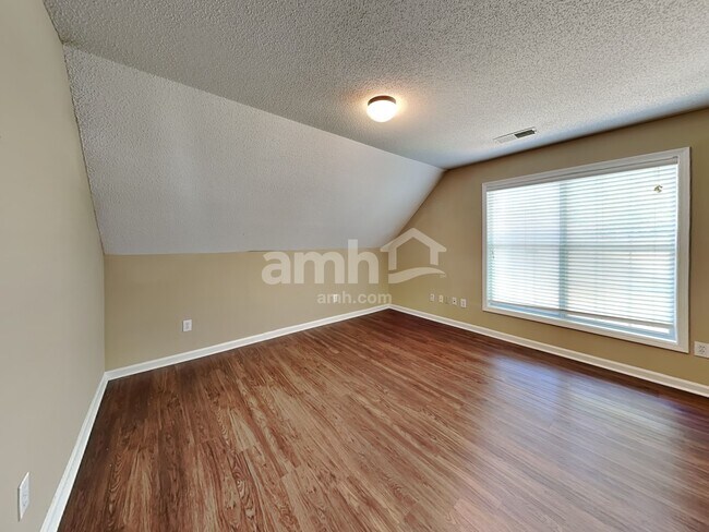 Building Photo - 620 Claredon Ct