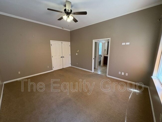 Building Photo - 2511 S Peppertree St