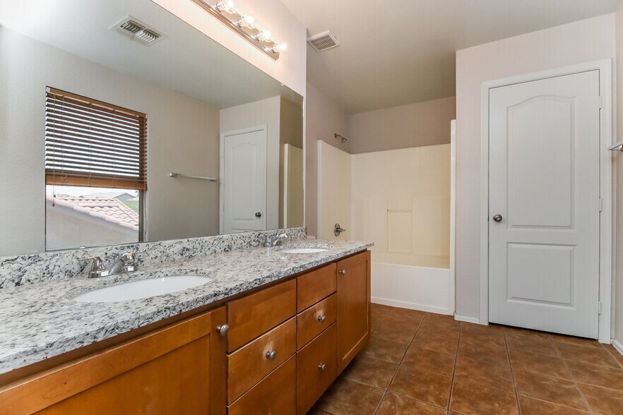 Building Photo - 526 E Milada Dr