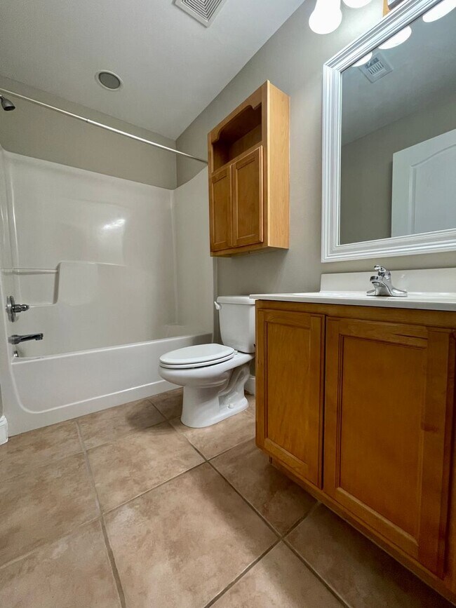 Building Photo - Newly renovated 2 Bed/2 Bath condo in heart of Destin
