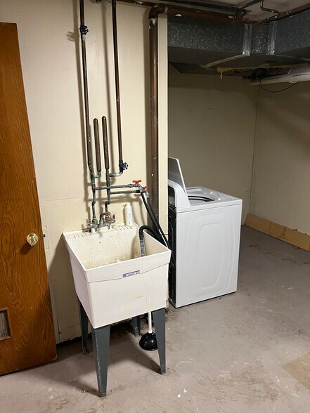 Washer (LL) - 3001 Ashford Ln