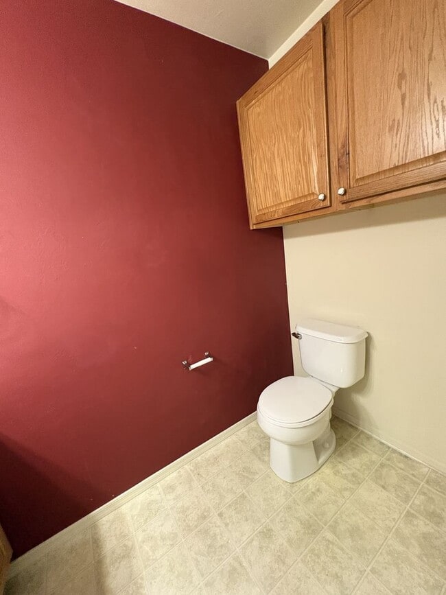 Building Photo - East side beauty 4 bedrooms