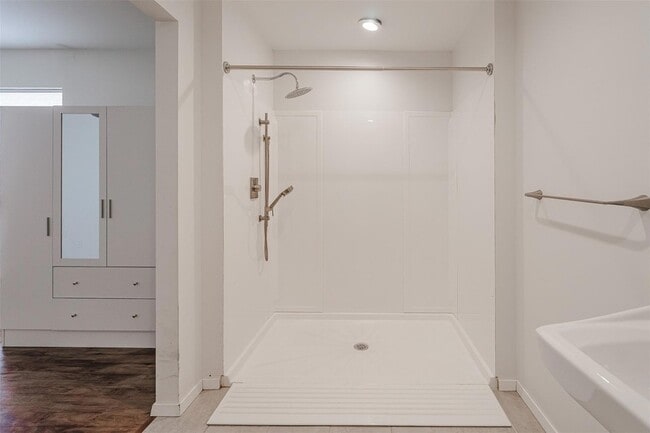 Building Photo - 2106 Lamplight Village Cir