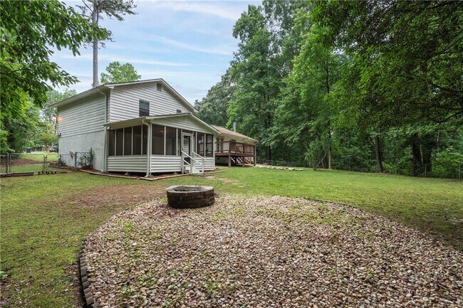 Building Photo - 2423 Falcon Ct