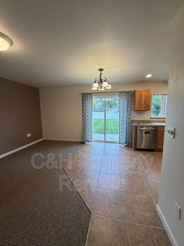 Building Photo - 406 1st St SE