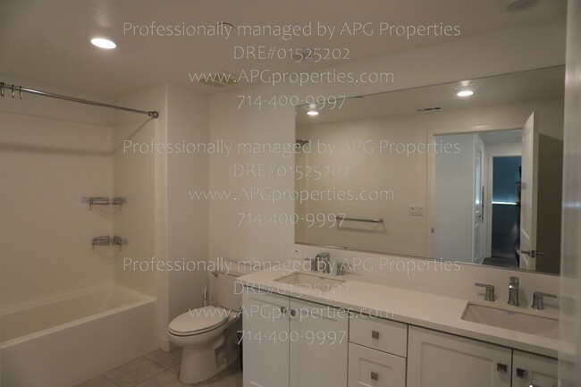 Building Photo - Upscale living in Alia at A-Town in the Pl...