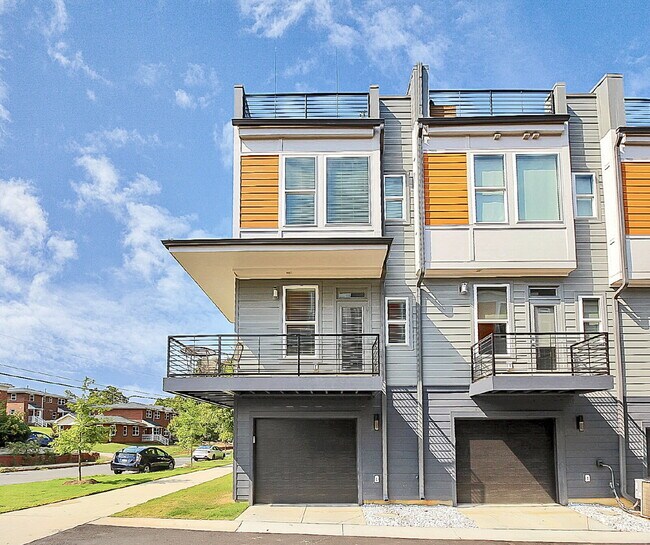 Building Photo - End Unit in SOUTH END