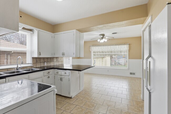 Building Photo - 2927 Brinker Ave