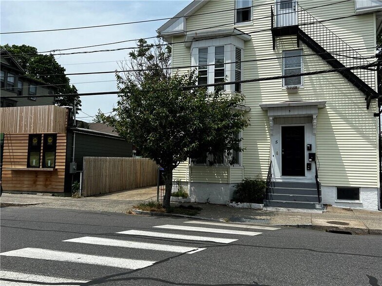 Building Photo - 5 Luongo Sq