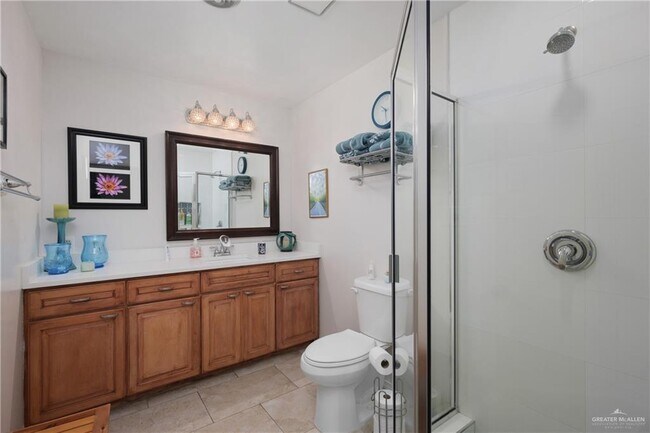 Building Photo - 22 W Esperanza Ave