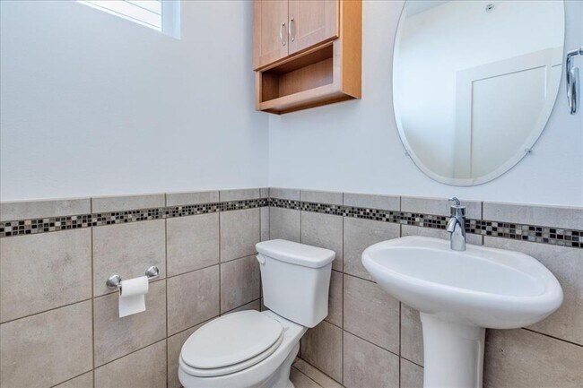 Building Photo - 4006 Valley View Rd