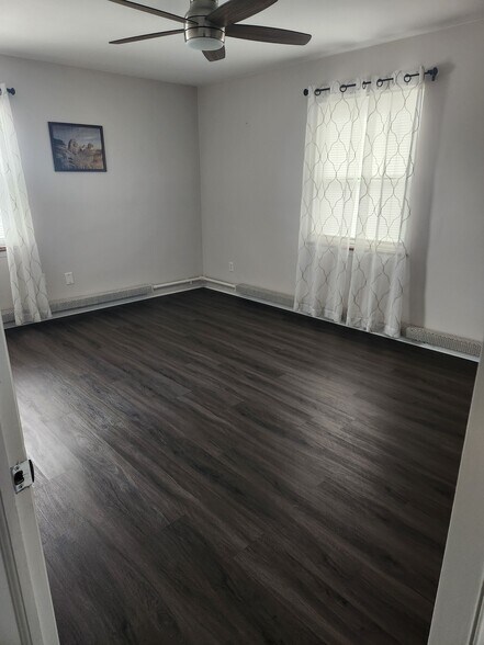 master bedroom - 13797 Cedar Rd