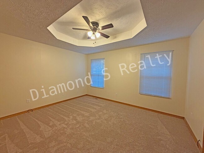 Building Photo - Charming 3 Bedroom in Desirable South Neig...