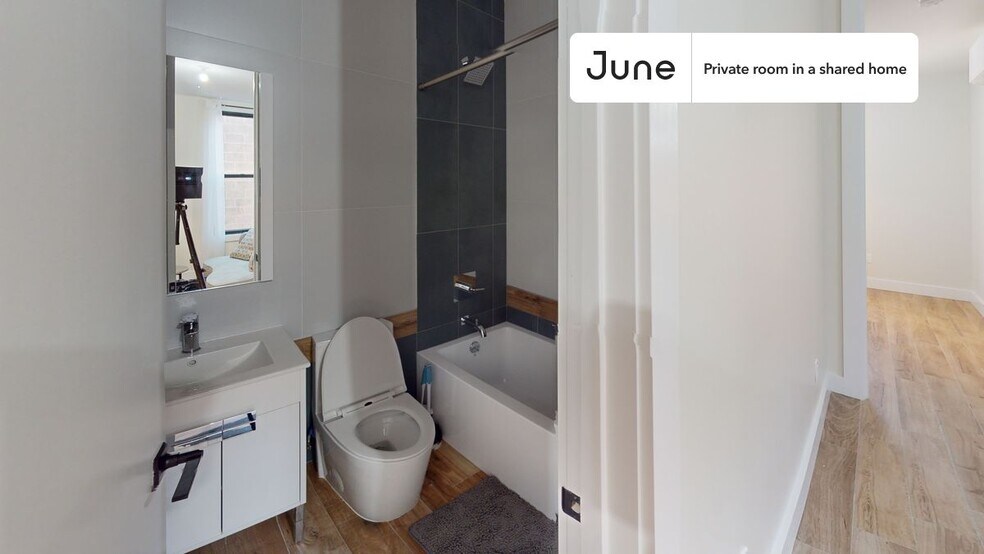 Building Photo - Private bedroom in 3 bed/2 bath Home