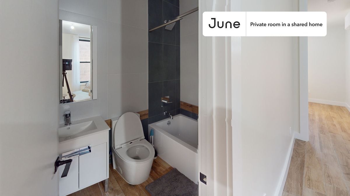 Building Photo - Room in Shared 3 bed/2 bath home