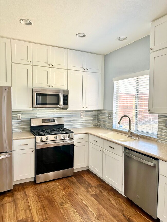 Building Photo - 1508 Robles Dr