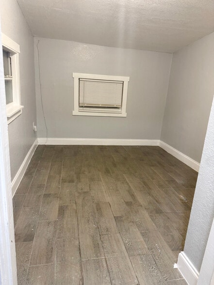 Building Photo - 9402 N 16th St