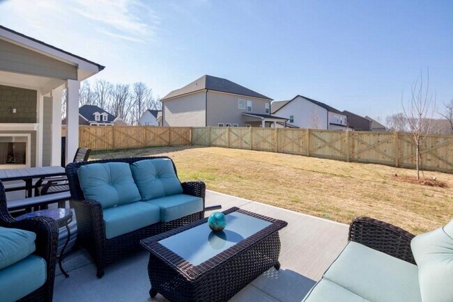 Building Photo - ONE MONTH FREE ON A 14 MONTH LEASE SPECIAL!! TOUR TODAY!