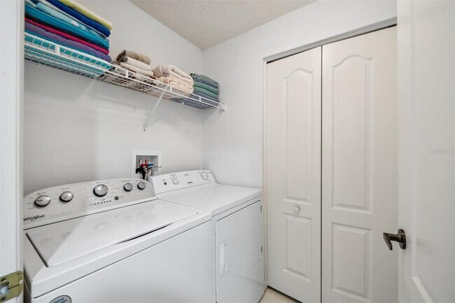 Building Photo - 9611 Castle Point Dr