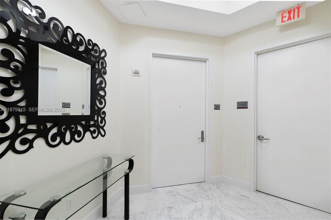 Building Photo - 16001 Collins Ave