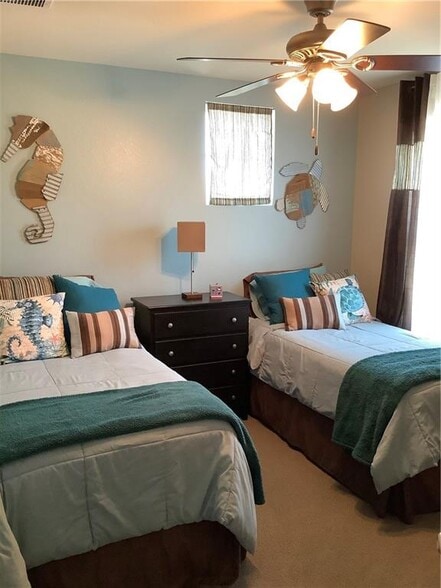 Bedroom 3/Twins - 9401 Privet Dr