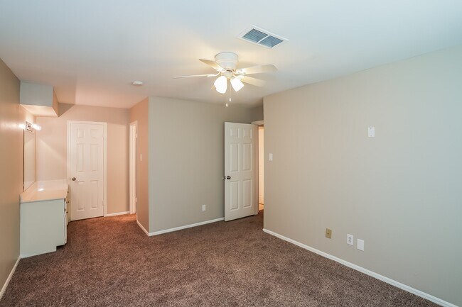 Building Photo - 7902 Beaufort Dr