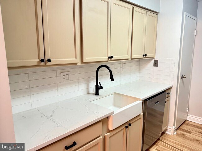 Building Photo - 5300 Holmes Run Pkwy