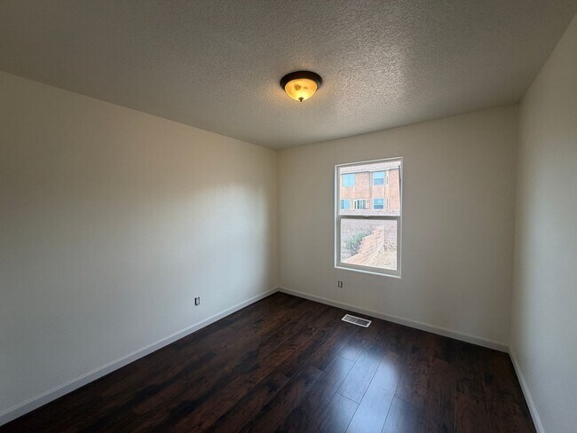 Building Photo - Chicoma Way 1832 NW