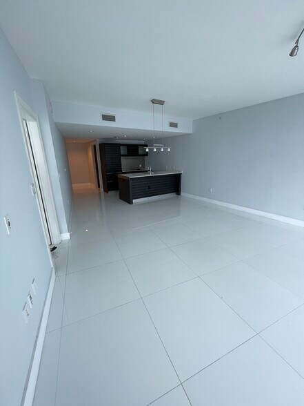 Building Photo - 200 Biscayne Boulevard Way