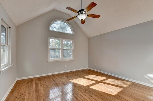Building Photo - 1112 Ashbury Dr