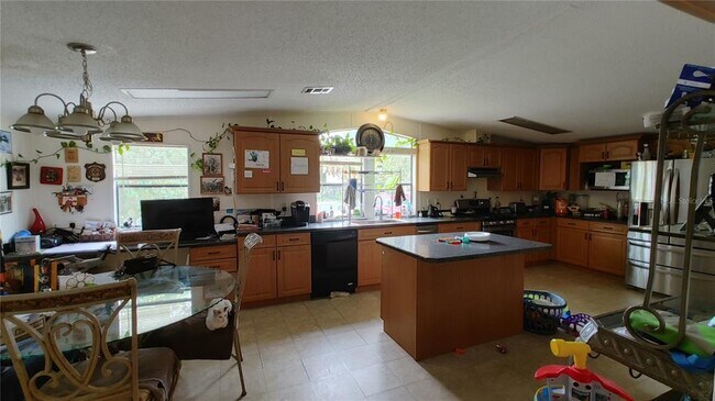 Building Photo - 11025 Pinto Dr
