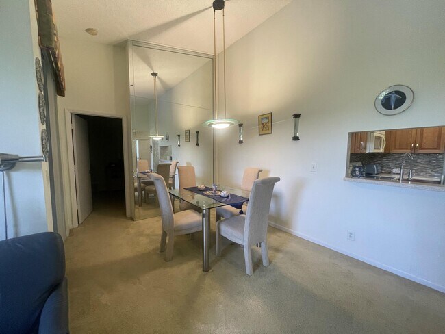 Building Photo - 5415 Verona Dr