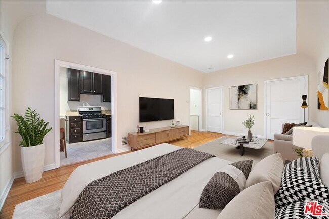 Building Photo - 6217 Orange St