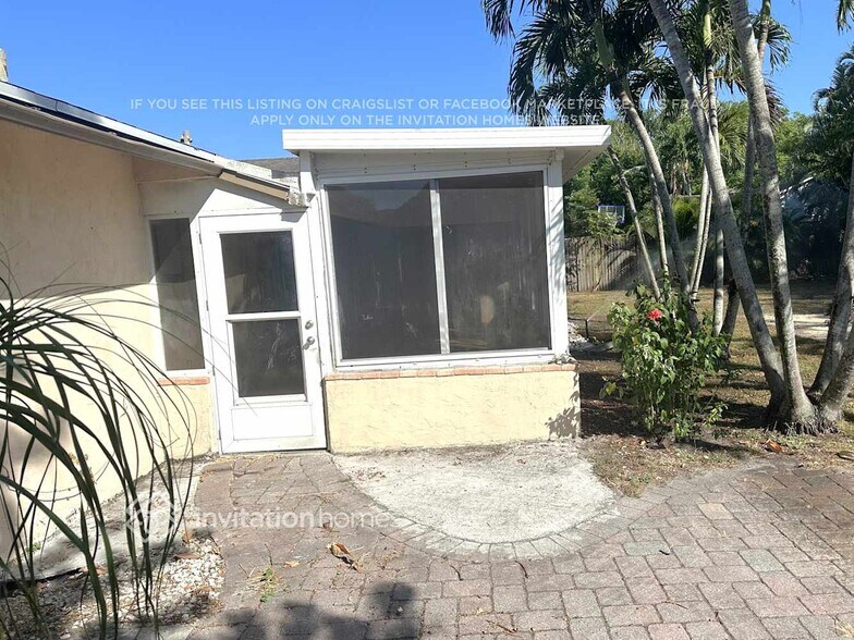 Building Photo - 1581 Wyndcliff Dr