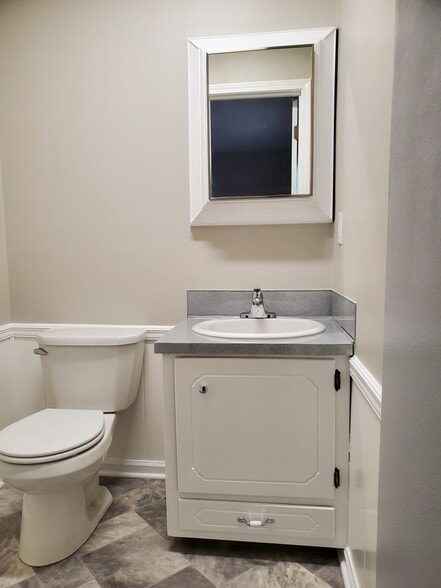 Building Photo - 801 Applewood St