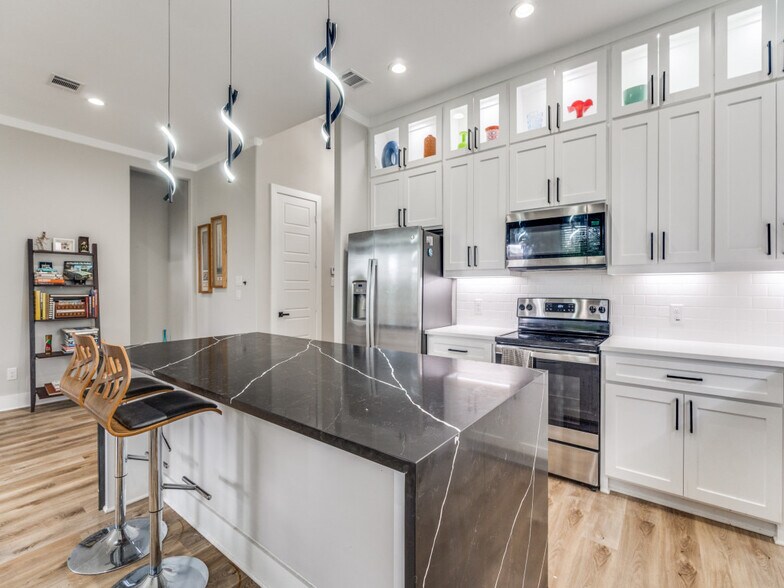 Building Photo - 1322 Strickland St