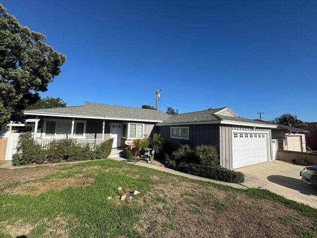 Primary Photo - Charming 3 Bed, 2 Bath Single Family Home ...