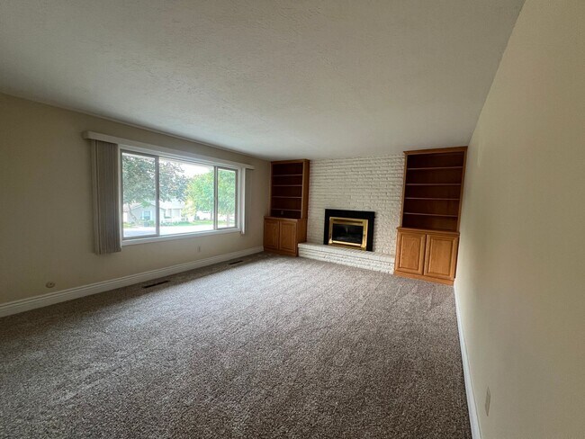 Building Photo - Spacious Family Home in Highland High School Area – Pocatello, ID!