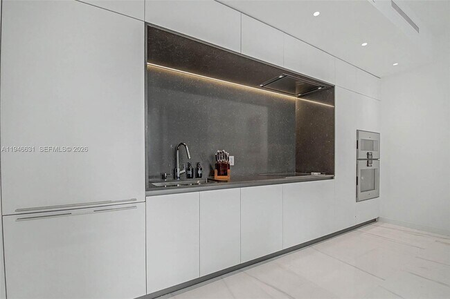 Building Photo - 300 Biscayne Blvd Way