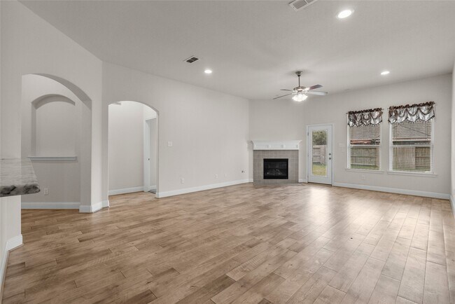 Building Photo - 3622 Pasteur Ln