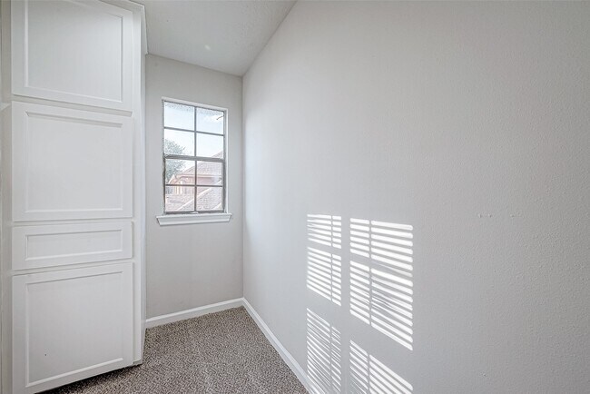 Building Photo - 3102 Glenn Lakes Ln