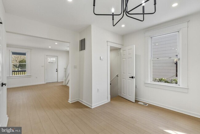 Building Photo - 507 Washburn Ave