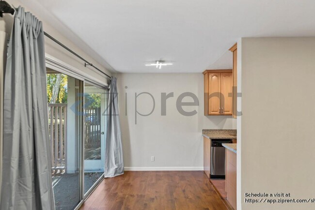 Building Photo - 280 Easy St