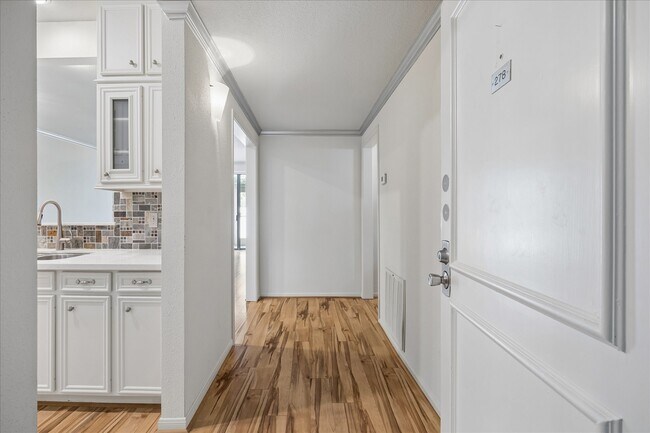 Building Photo - 2475 Underwood St