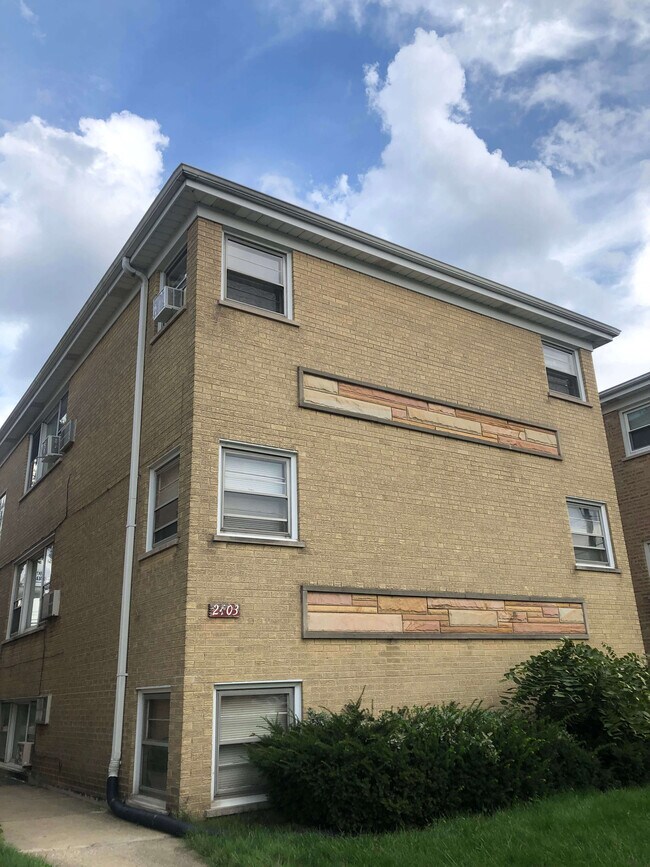 Building Photo - 2403 N 75th Ct