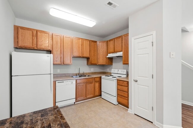 Building Photo - Beautifully Updated 3-Bedroom Townhome Nea...