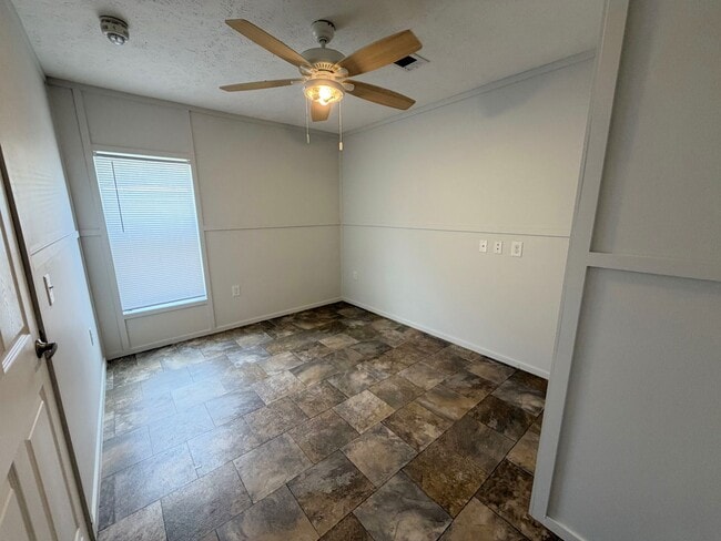Building Photo - 2-Bed Mobile Home | Water, Trash & Lawn Care Included!