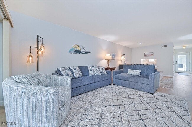 Building Photo - 223 3rd Ave S