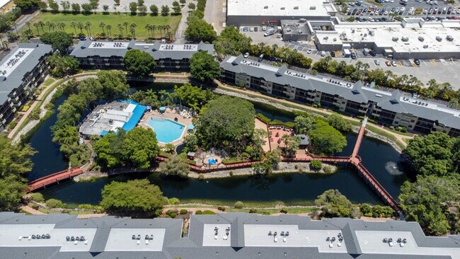 Building Photo - 600 Neapolitan Way